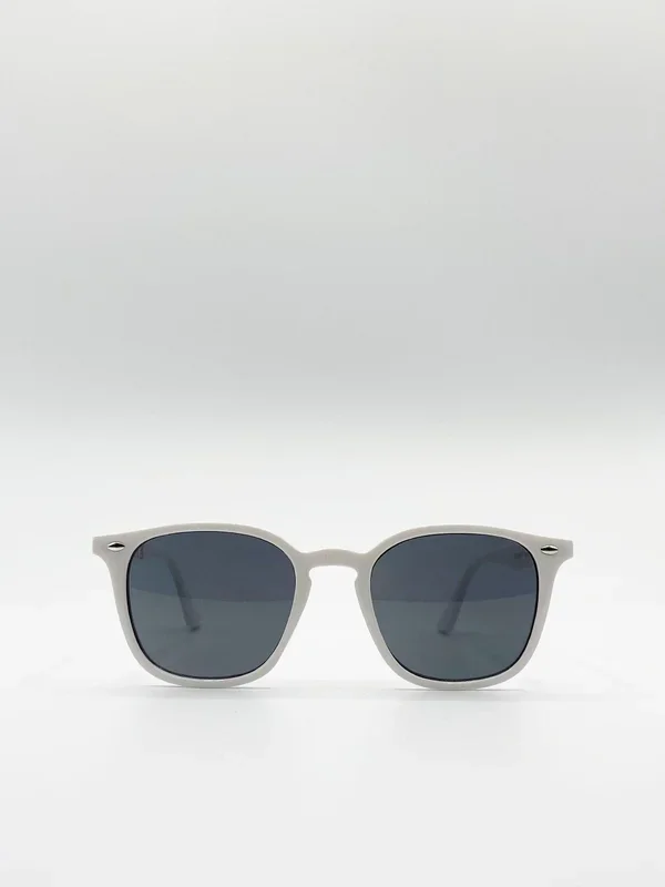Classic Preppy Square Sunglasses With Key Hole Nosebridge