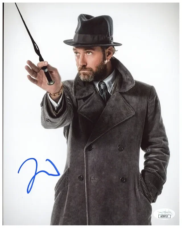 Jude Law Signed 8×10 Photo Sherlock Holmes Autograph JSA COA 2